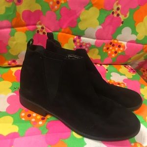 ✨NWOT✨ Faux Suede Ankle Boots
